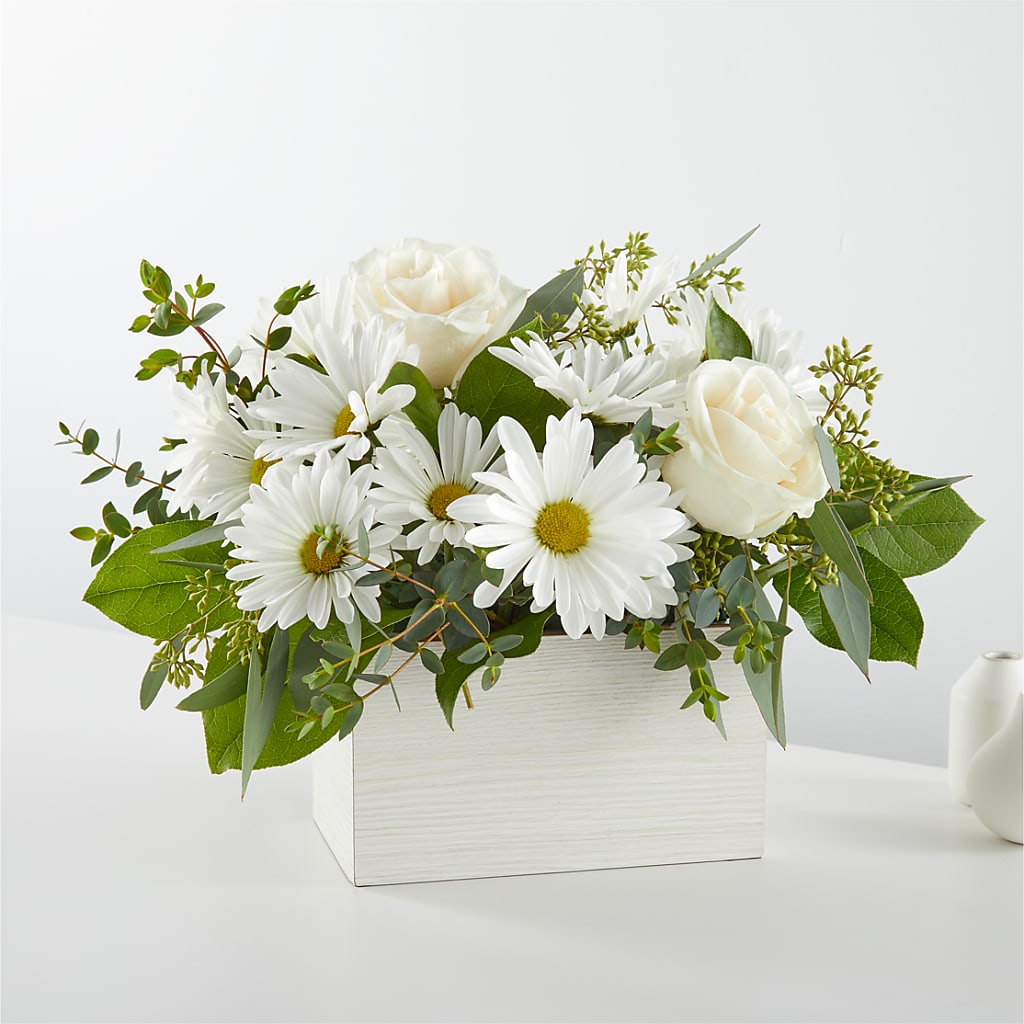 Fresh Linen Box Bouquet – Moderna Flowers, Rosamond CA