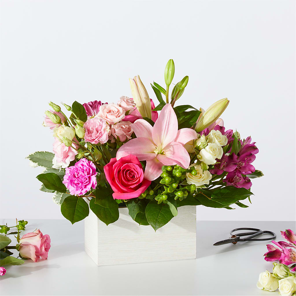 Sweetberry Box – A Florist Original – Moderna Flowers, Rosamond CA