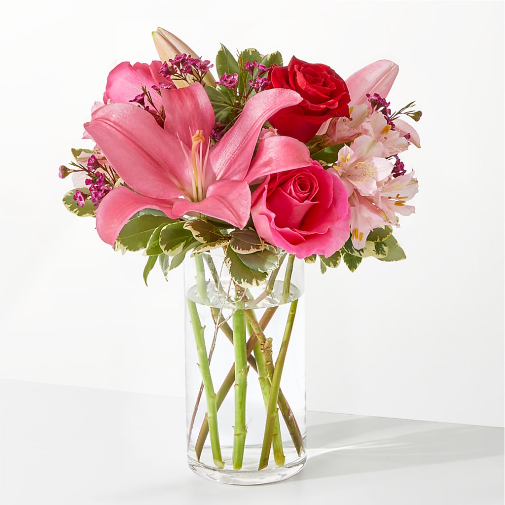 Lucky in Love Bouquet – Moderna Flowers, Rosamond CA