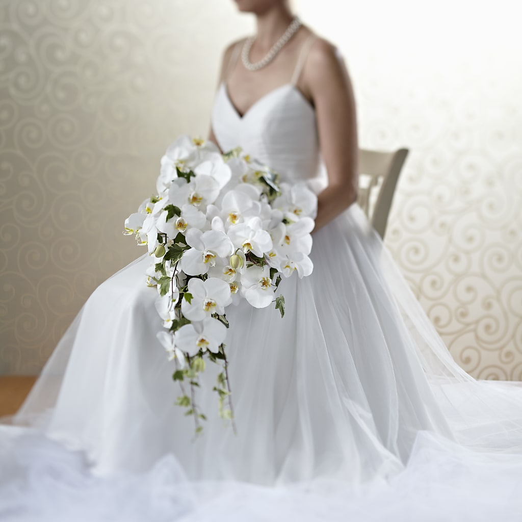 Classic White Bouquet – Moderna Flowers, Rosamond CA