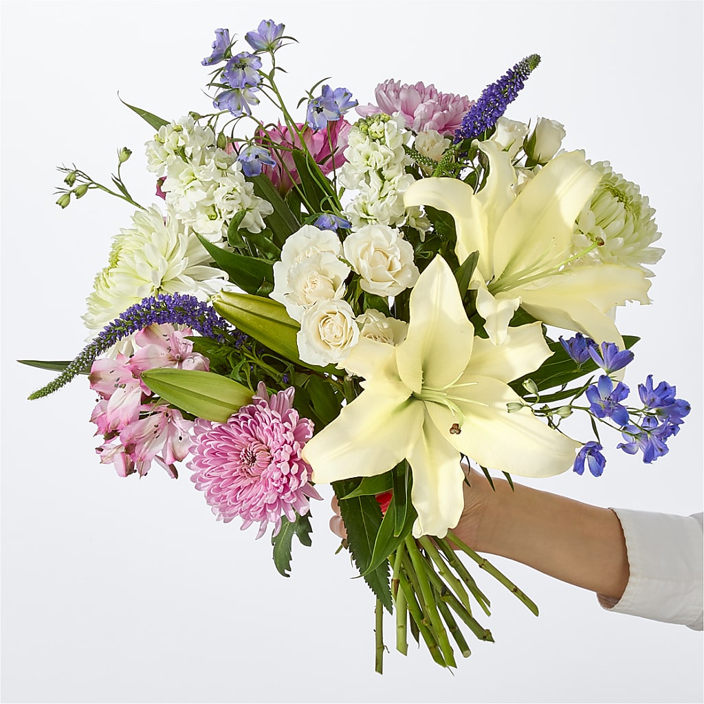 Winter Celebration Bouquet –  Moderna Flowers, Rosamond CA