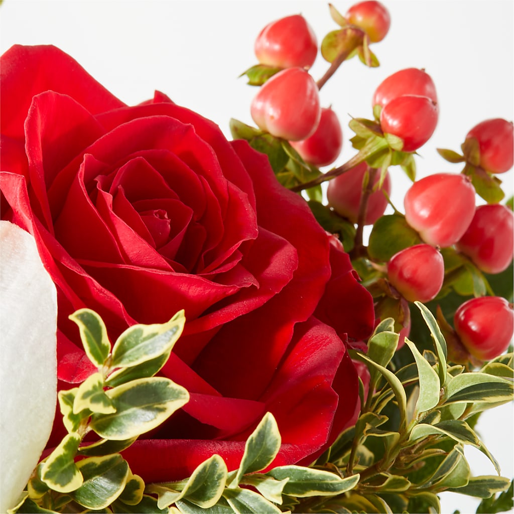 Snowy Wonderland Bouquet –  Moderna Flowers, Rosamond CA