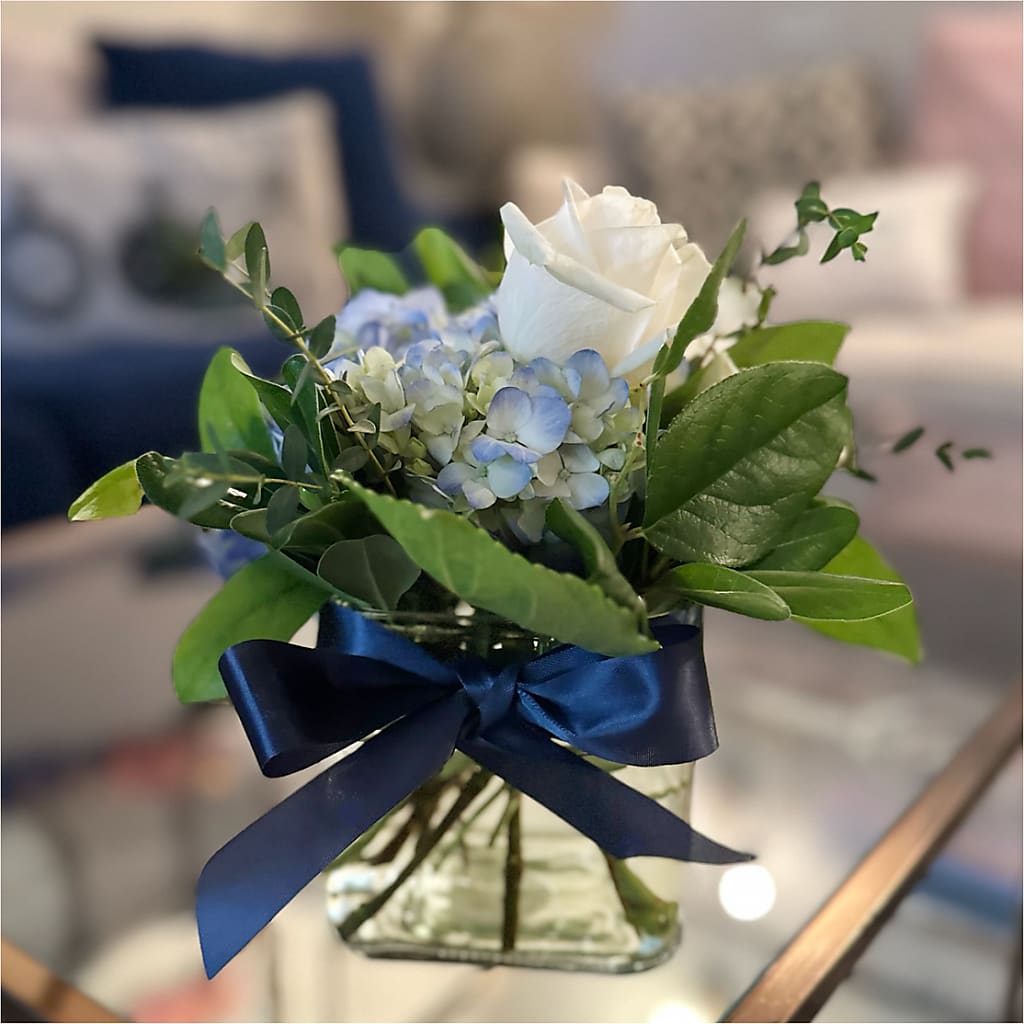 Sky Blue Delight Bouquet –  Moderna Flowers, Rosamond CA