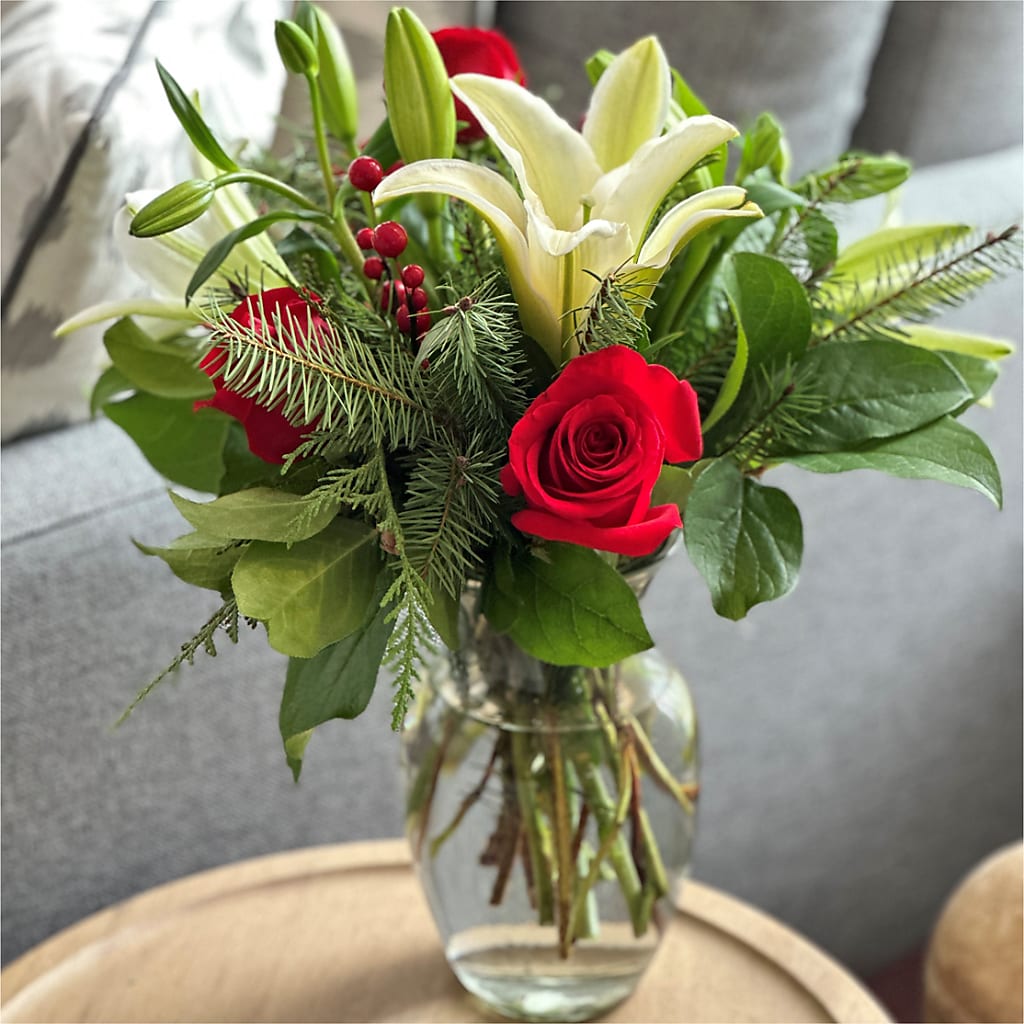 Sparkling Snowflakes Bouquet –  Moderna Flowers, Rosamond CA