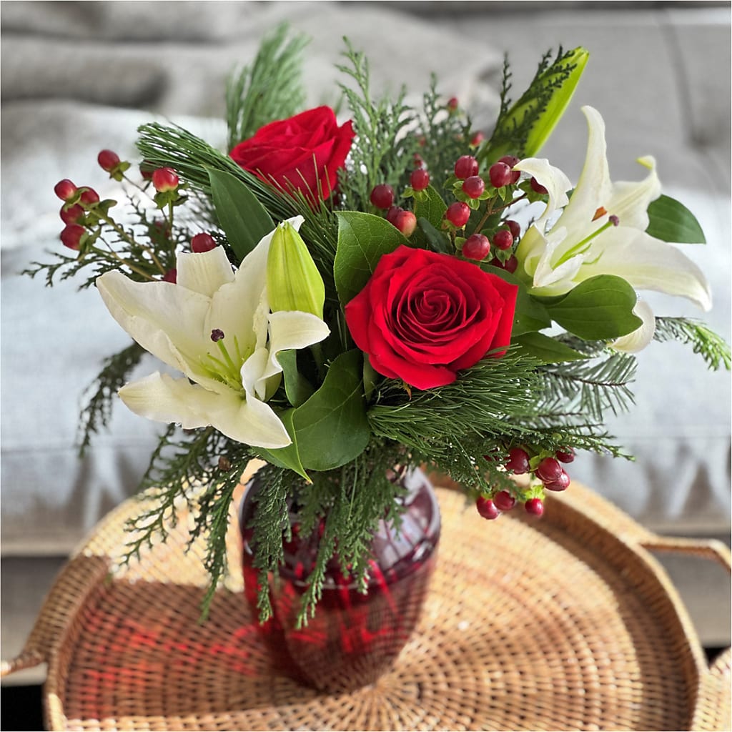 Evergreen Delight Bouquet –  Moderna Flowers, Rosamond CA