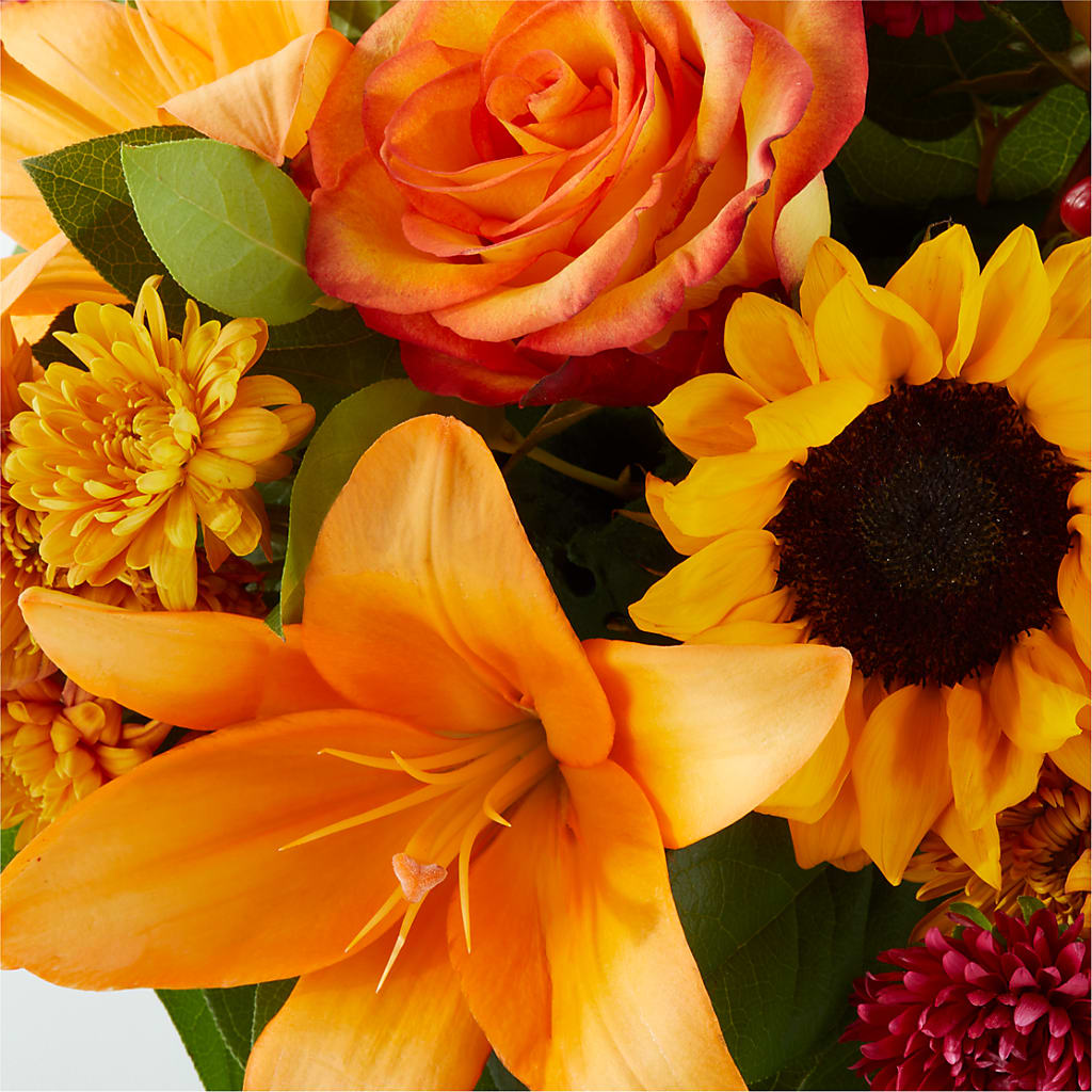 Grateful Centerpiece –  Moderna Flowers, Rosamond CA