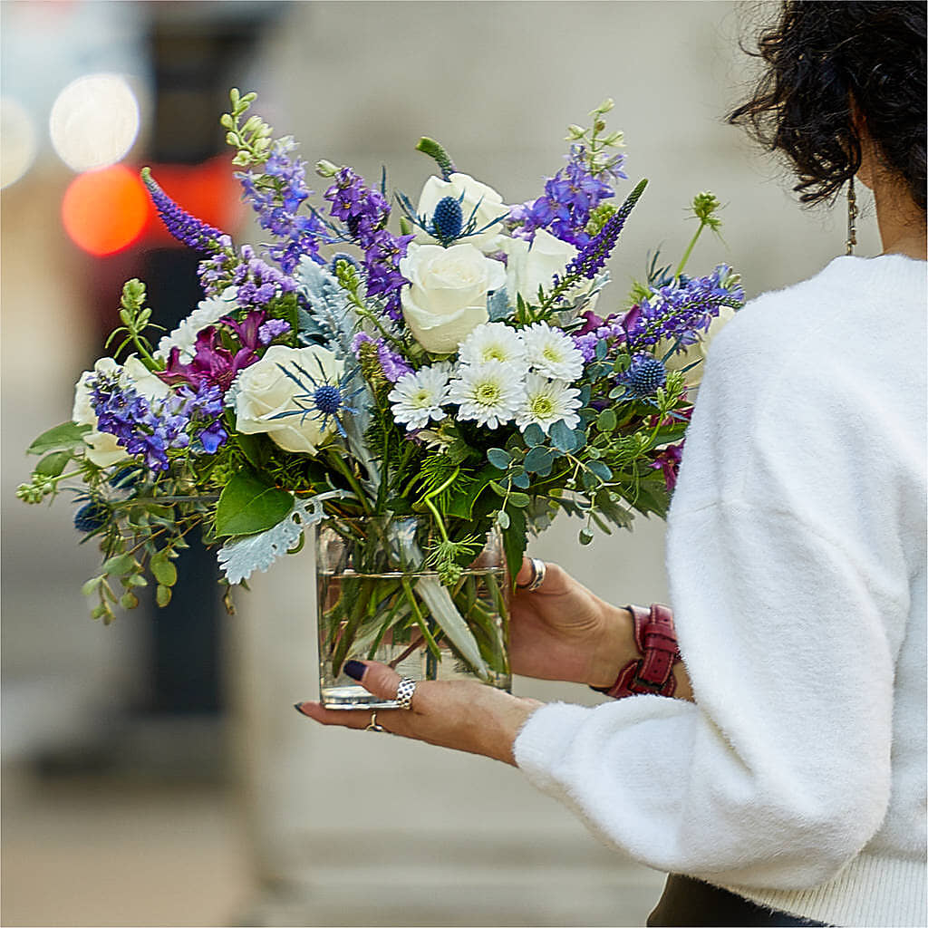 Shooting Star Bouquet –  Moderna Flowers, Rosamond CA