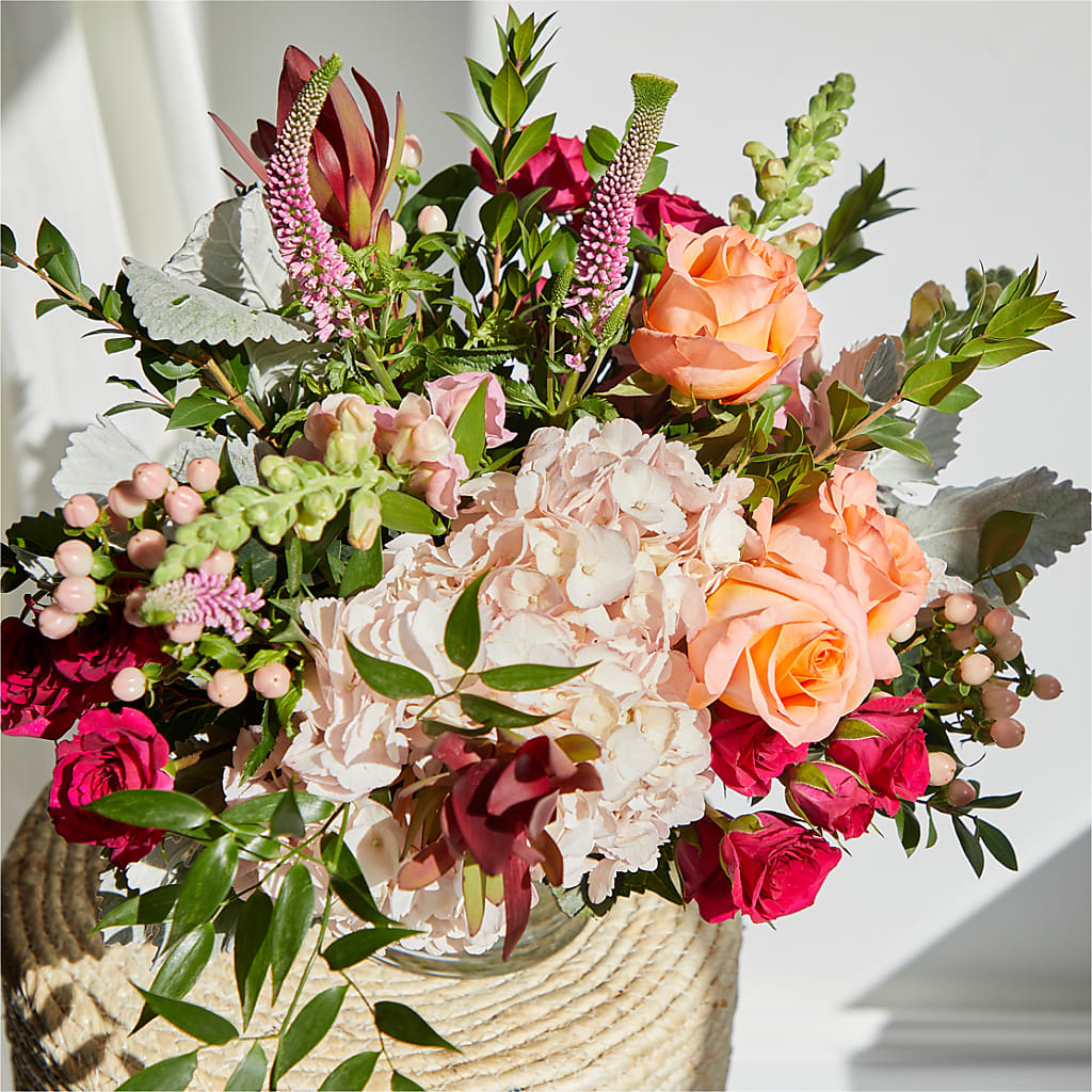 Glitz & Glam Bouquet –  Moderna Flowers, Rosamond CA