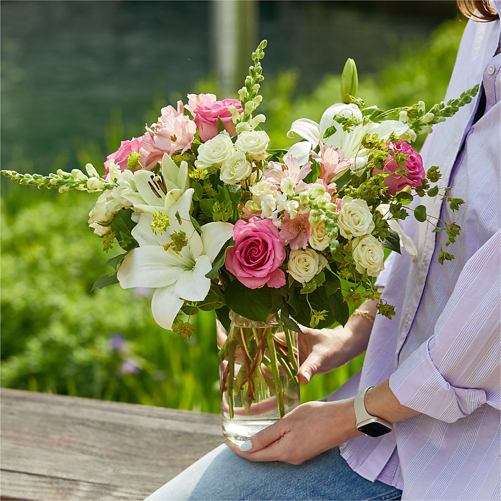Fondly Bouquet –  Moderna Flowers, Rosamond CA