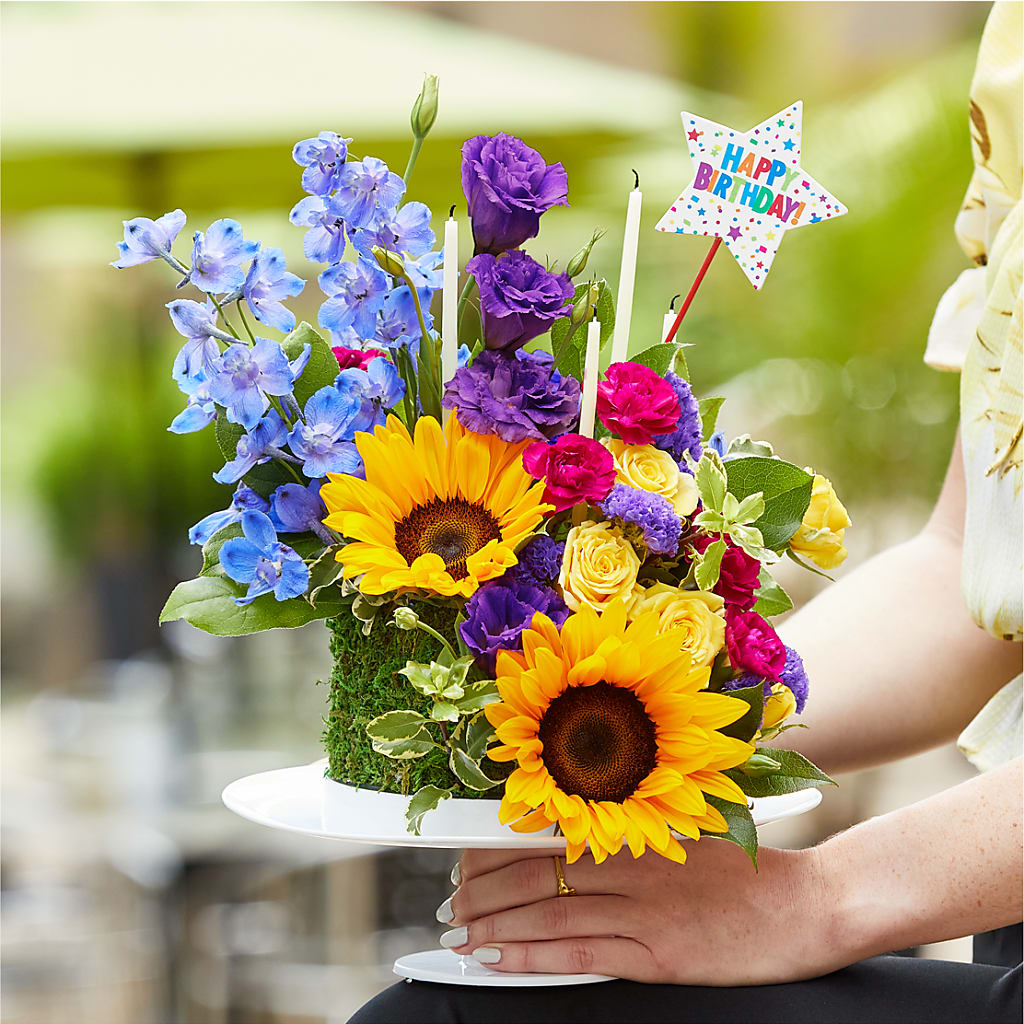 Star of the Day Floral Cake –  Moderna Flowers, Rosamond CA