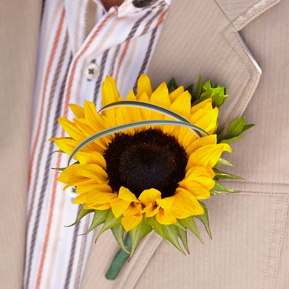 Free Spirit Boutonniere –  Moderna Flowers, Rosamond CA